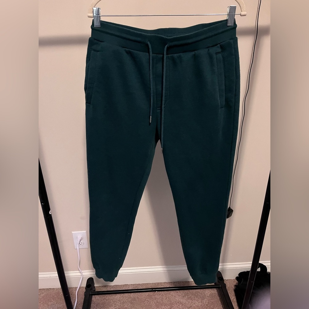 Forever21 Men.  Fleece Hoodie with zipper  and joggers. Size L Deep Green.